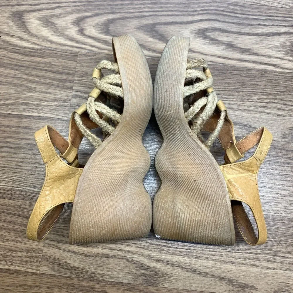 1970's FAMOLARE Womens Vintage Shoes Sandals Heels Rubber Wavy Wedge Size 6 - Picture 3 of 11